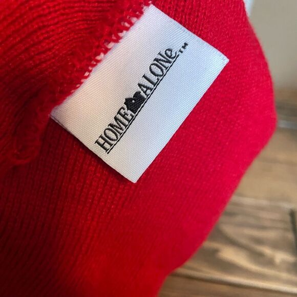 Home Alone Merry Christmas Ya Filthy Animal Adult Knit Pom Hat - Picture 10 of 11